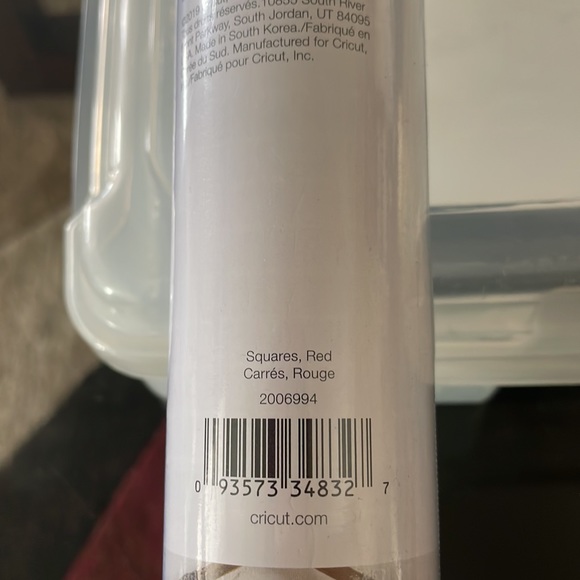 Cricut Strong Bond Mosaic HTV - Heat Transfer Vinyl 1 roll - Picture 2 of 7